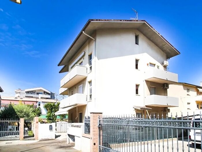 Appartamento quadrilocale in vendita in Via dei Mille, Tortoreto