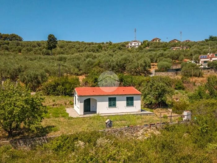Casa trilocale in vendita in Str Ciosa, Imperia