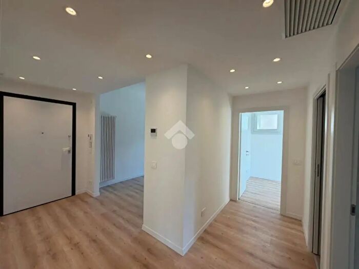 Appartamento trilocale in vendita in Via Hermada, Venezia