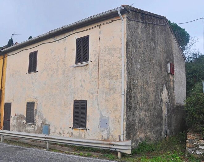 Casa con 8 locali in vendita in Rosignano Marittimo