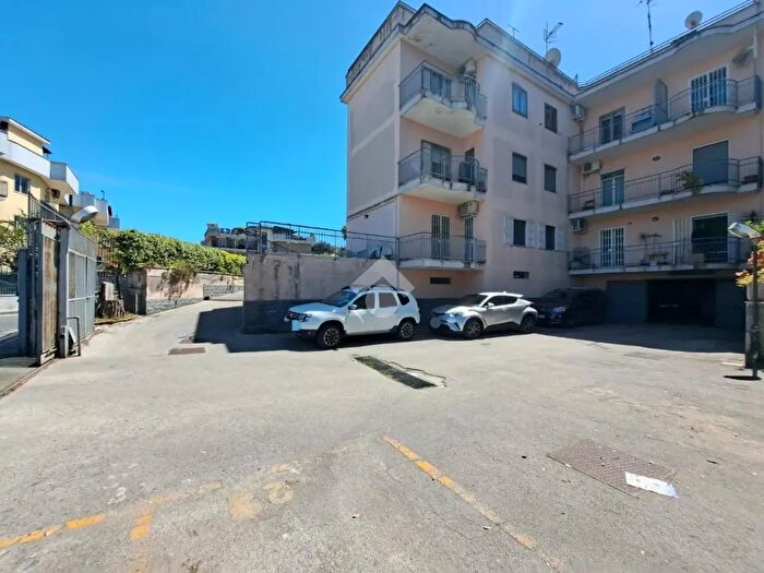 Appartamento trilocale in vendita in Via Viticella, Quarto