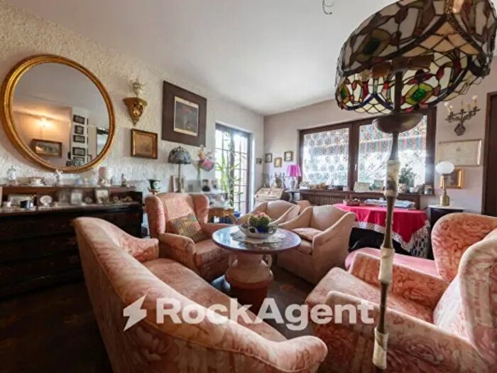 Casa con 5 locali in vendita in Viale Grigna, Camparada