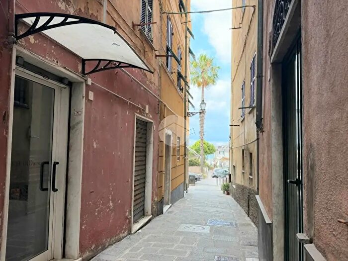 Appartamento trilocale in vendita in Vico Sinope, Genova