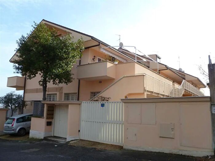 Appartamento trilocale in vendita in Via Aristide Faccioli, Roma