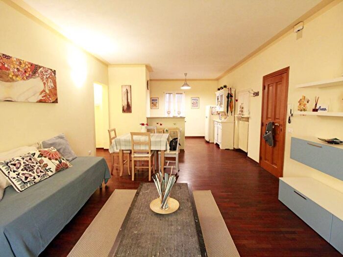 Appartamento trilocale in affitto in Via SantAnastasio, Piazza Anfiteatro Torre Guinigi, Lucca