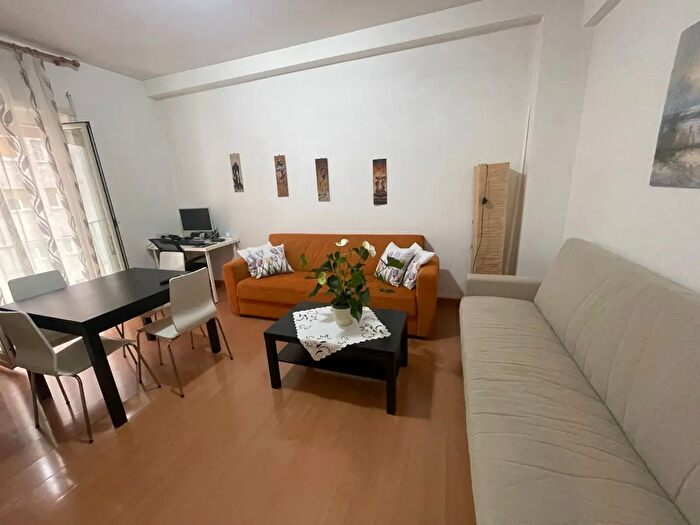 Appartamento bilocale in affitto in Via Oderisi da Gubbio, Roma