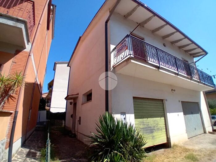 Casa quadrilocale in vendita in Via Giovanni Gentile, Castel SantElia