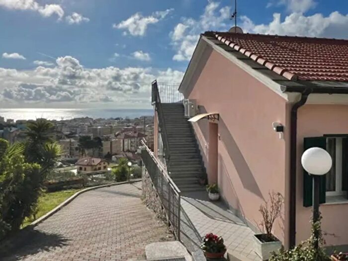 Casa con 5 locali in vendita in Via alla Rocca, Spotorno