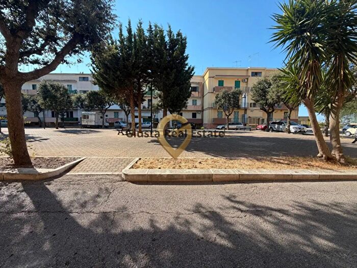 Appartamento quadrilocale in vendita in Piazza Teodoro Mommsen, Brindisi