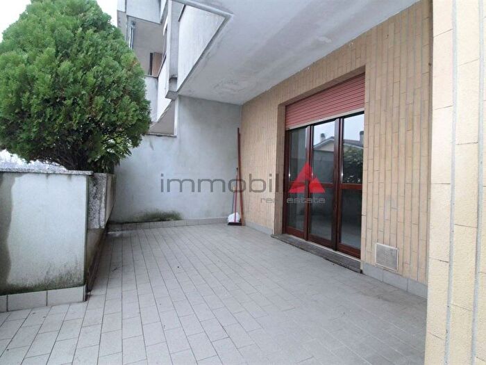 Appartamento trilocale in affitto in via Monterosa, Carugate