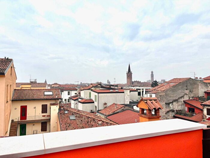 Appartamento bilocale in affitto in Via Muro Padri, Veronetta, Verona