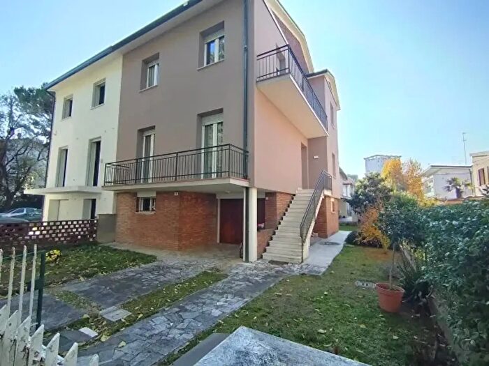Casa con 6 locali in vendita in Viale Guglielmo Marconi, Lugo
