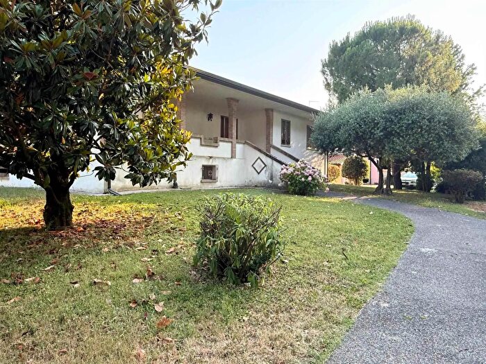 Casa con 10 locali in vendita in Via Alessandro Volta Fossalta di Portogruaro, Fossalta Di Portogruaro