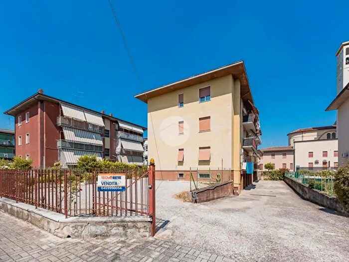 Appartamento con 5 locali in vendita in Via della Resistenza, Sommacampagna