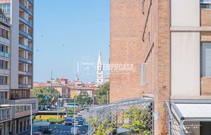 Appartamento trilocale in vendita in Via Emilia Est, Modena