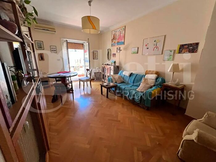 Appartamento trilocale in vendita in Via Fabiola, Roma