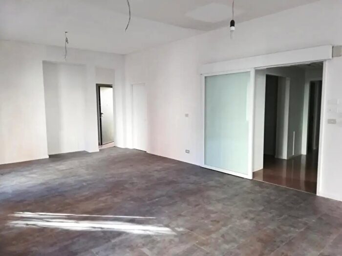 Casa con 9 locali in affitto in Via Comentina, Asti
