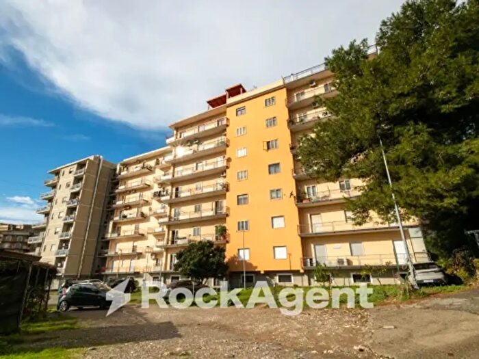 Appartamento con 6 locali in vendita in Viale Vincenzo De Filippis, Catanzaro