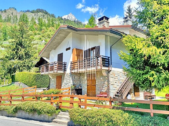 Casa bilocale in affitto in Via Panei, Centro, Courmayeur