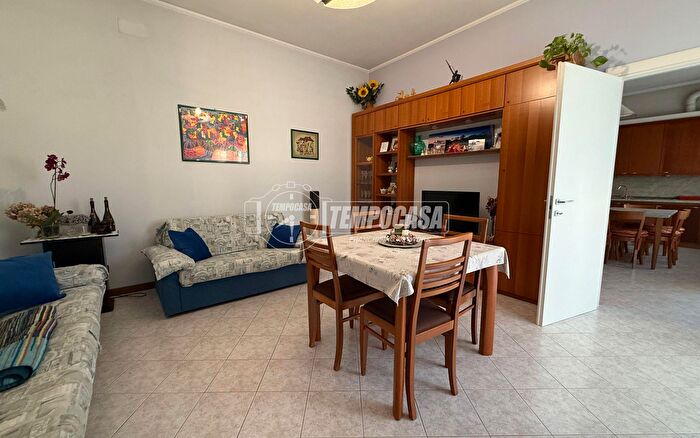 Appartamento quadrilocale in vendita in Piazza Lombardia, Busto Garolfo