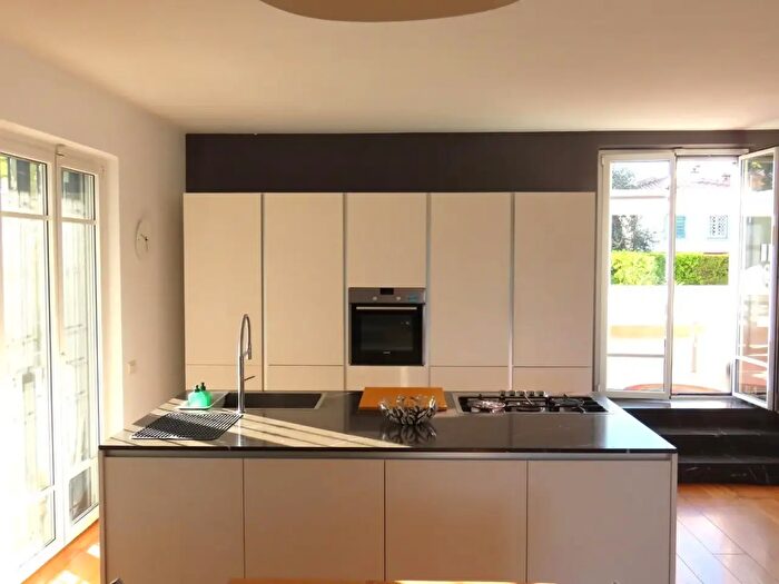 Casa con 6 locali in affitto in Massa