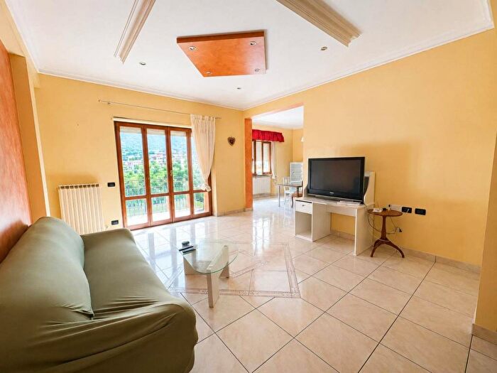Appartamento quadrilocale in affitto in VIA MORRO, Rieti