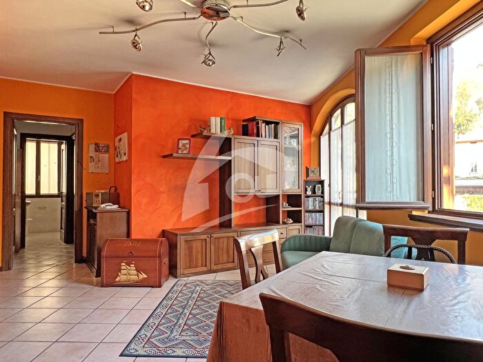 Appartamento trilocale in vendita in Via XXIV Maggio c, Cuveglio