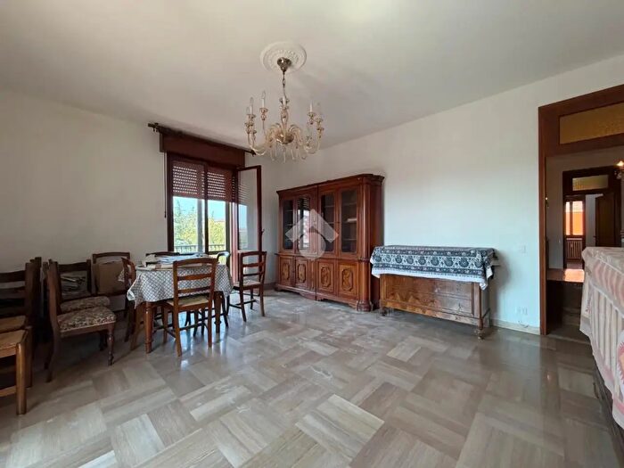 Appartamento quadrilocale in vendita in Via Pelusia, Modena