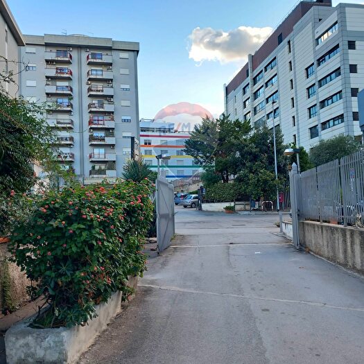 Appartamento con 7 locali in vendita in Via San Lorenzo l, Palermo