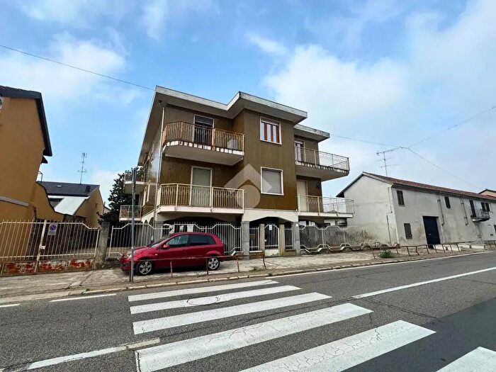 Appartamento trilocale in vendita in Via Thaon De Revel, Vercelli