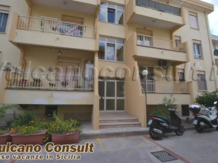 Appartamento quadrilocale in vendita in Strada Comunale LipariCanneto, Lipari