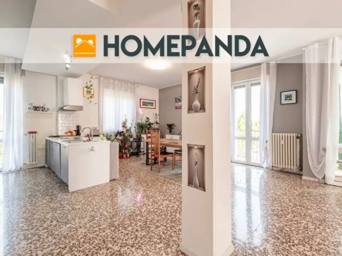 Appartamento con 7 locali in vendita in Via Monterosso, Gallarate