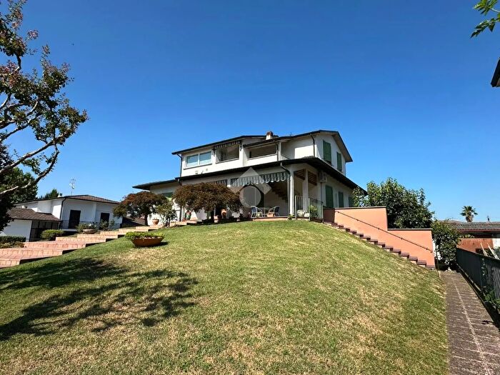 Casa con 9 locali in vendita in Via XXV Aprile, Agnadello