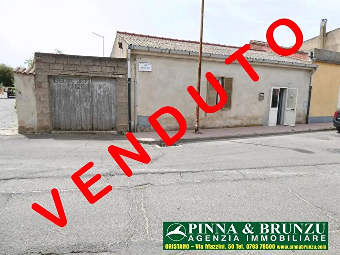 Casa quadrilocale in vendita in Via Amsicora, Cabras