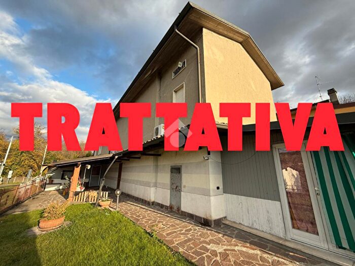 Casa quadrilocale in vendita in Via per Calepio, Capriolo