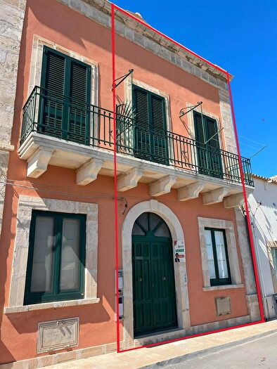 Casa con 6 locali in vendita in Via Marzamemi, Pachino