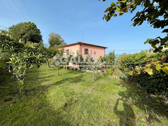 Casa con 8 locali in vendita in Via Guzzolino Rovito, Rovito