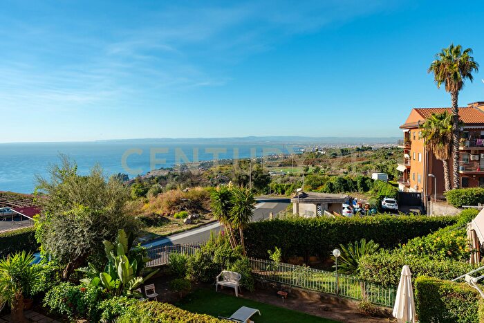 Appartamento bilocale in vendita in Via dei Ciclopi, Aci Catena