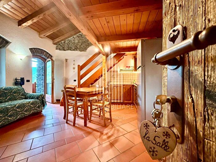 Casa trilocale in affitto in Frazione Echarlod, Centro, La Salle