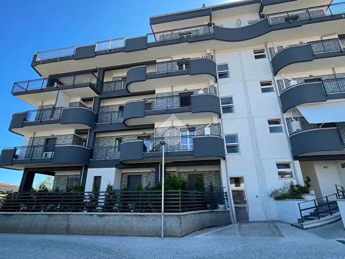 Appartamento con 5 locali in vendita in Via Aquitania, CoriglianoRossano