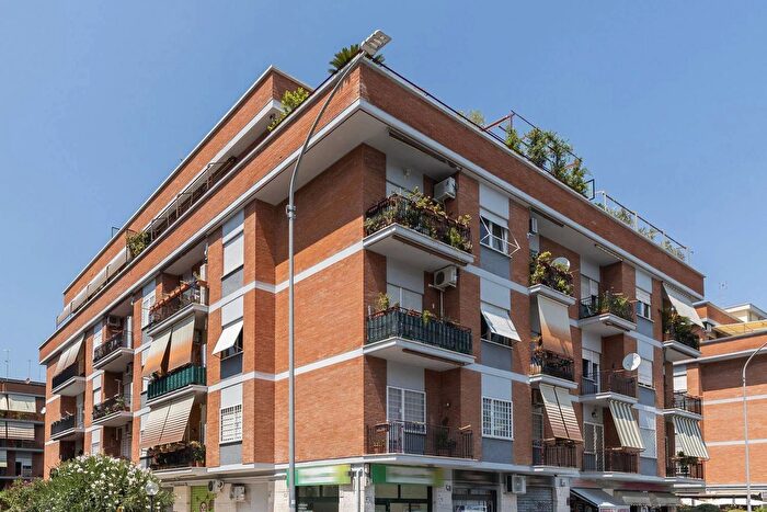 Appartamento con 5 locali in vendita in Piazza Filattiera Roma, Roma