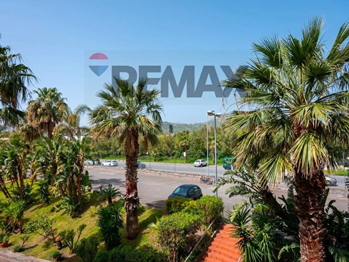 Appartamento quadrilocale in vendita in Viale dell'Unità d'Italia E delle Regioni, Roccalumera