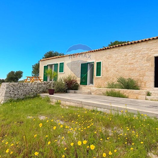 Casa con 5 locali in vendita in Contrada Cuturi SN, Scicli