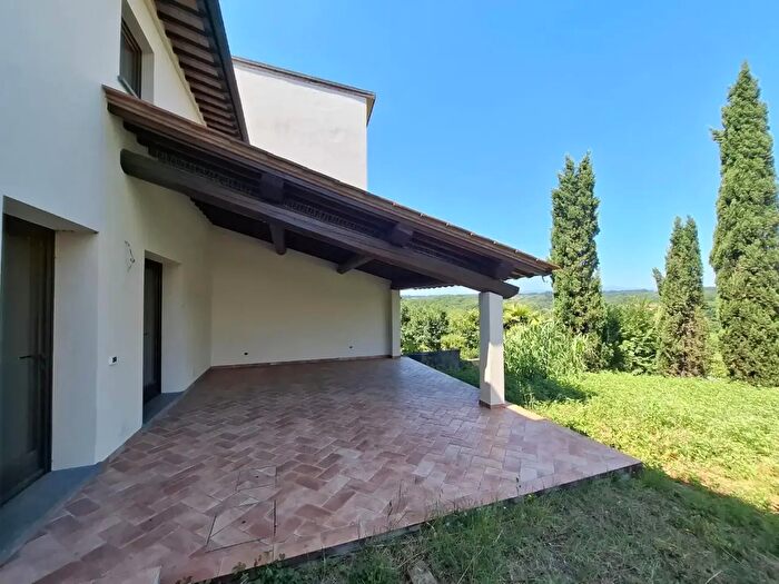 Casa con 9 locali in vendita in Fucecchio