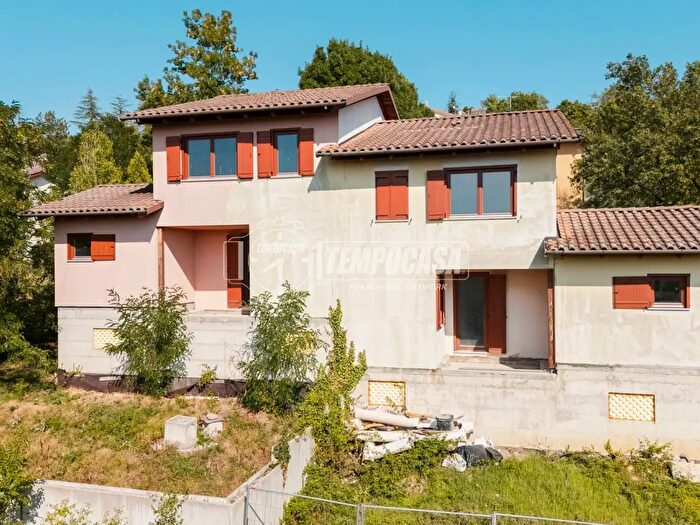 Casa con 5 locali in vendita in Monterenzio