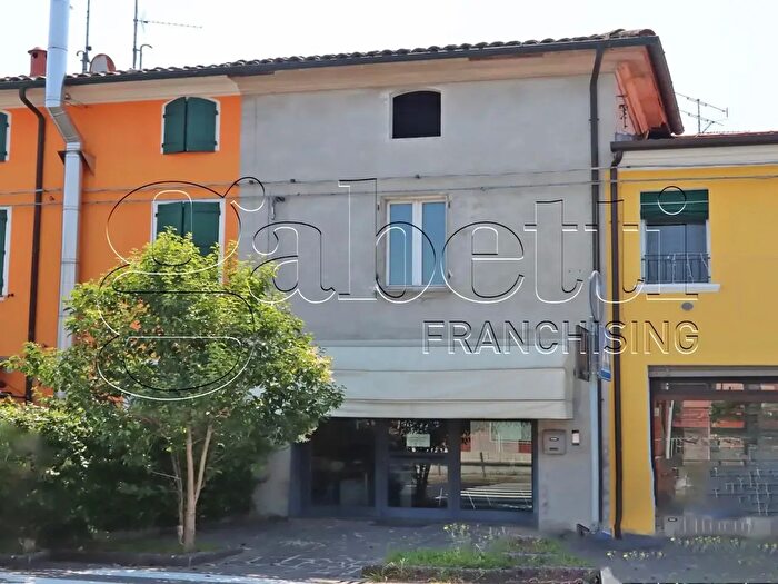 Appartamento quadrilocale in vendita in Via Chiesa, Ferrara