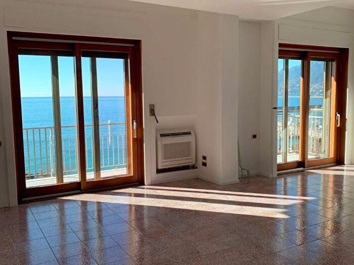 Appartamento bilocale in affitto in Via Adalgiso Amendola, Centro, Salerno