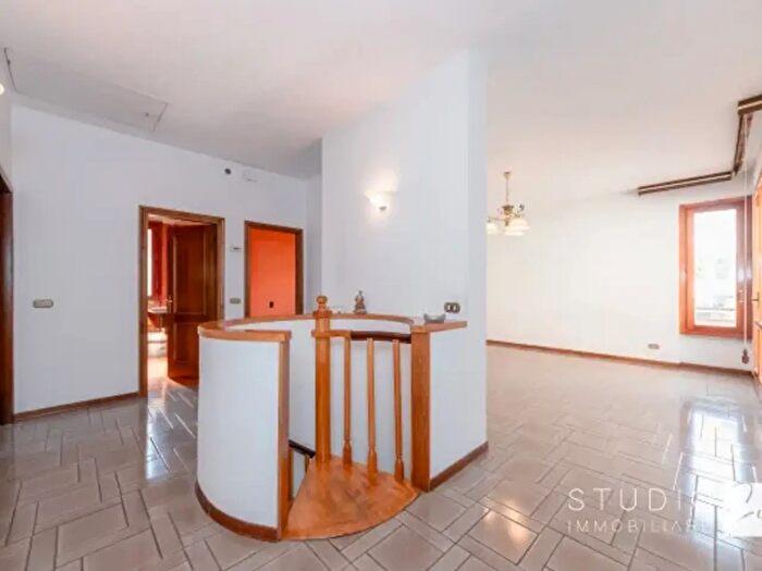 Casa con 6 locali in vendita in Via Torquato Tasso, Montale