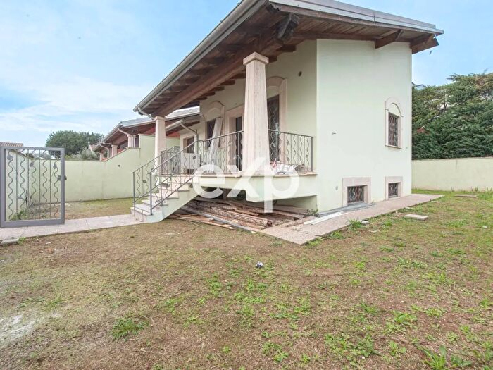 Casa quadrilocale in vendita in Roma