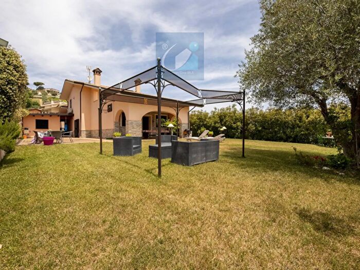 Casa con 6 locali in vendita in Via Abruzzo, Fonte Nuova